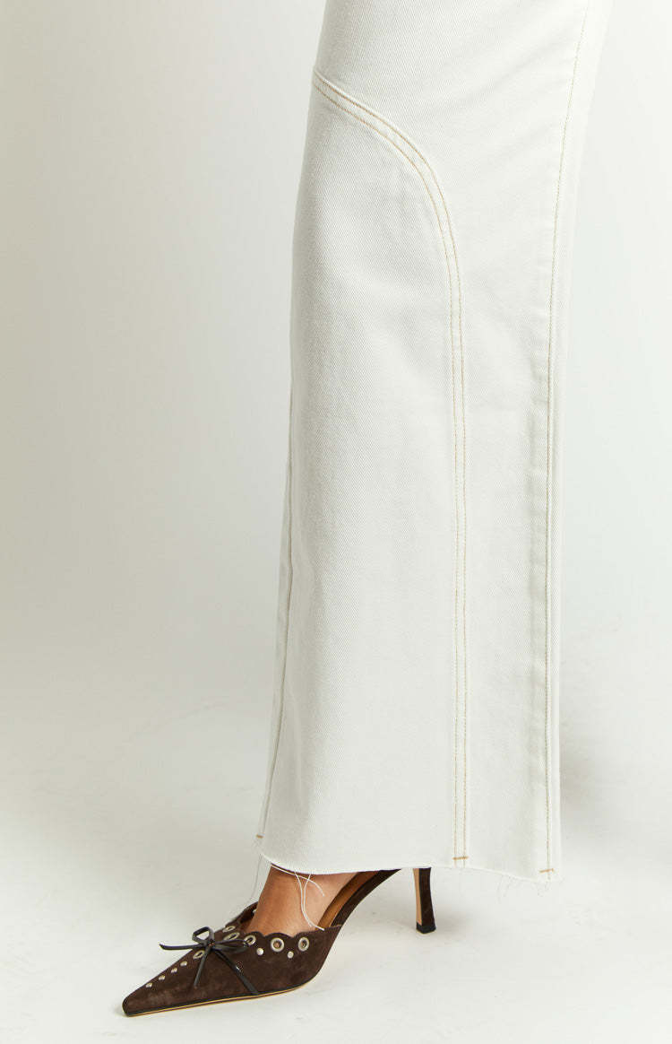 Sindney High Rise Cream Slouch Jeans-Vavasi.All Rights Reserved.