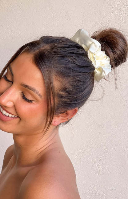 Zara White Scrunchie-Vavasi.All Rights Reserved.