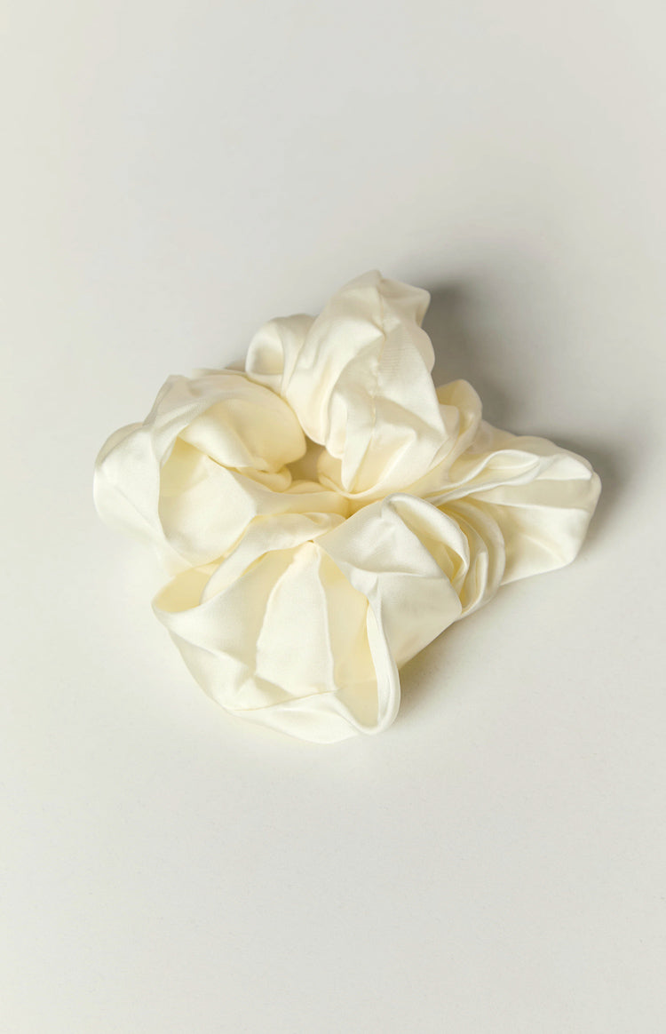 Zara White Scrunchie-Vavasi.All Rights Reserved.