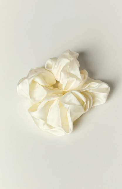Zara White Scrunchie-Vavasi.All Rights Reserved.