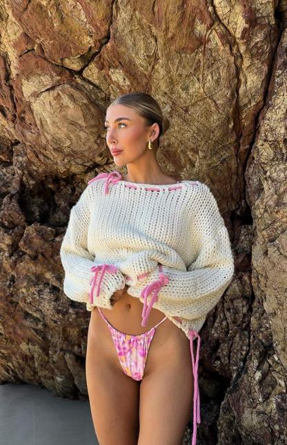 Bea Cream Sweater-Vavasi.All Rights Reserved.