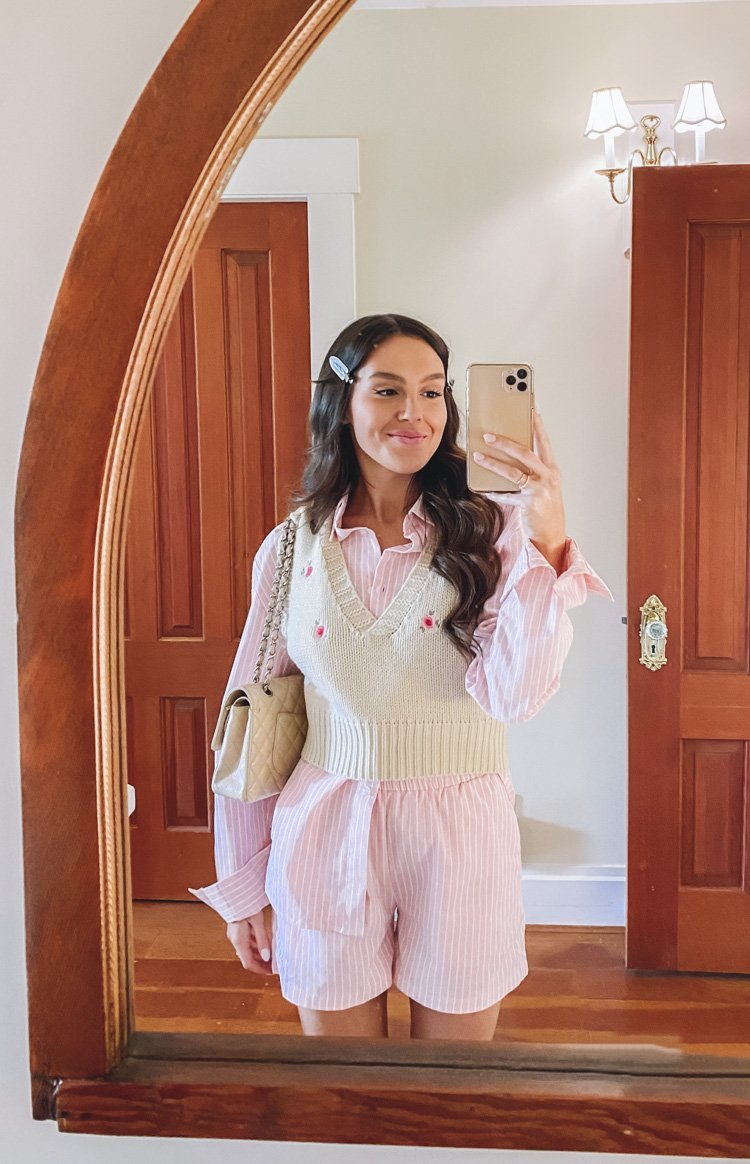 The Sarah Shorts Pink Pinstripe-Vavasi.All Rights Reserved.