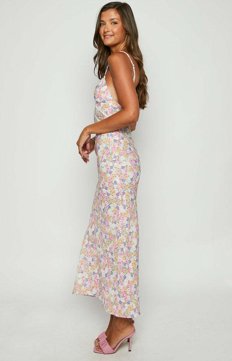 The Exclusive White Floral Lace Maxi Dress-Vavasi.All Rights Reserved.