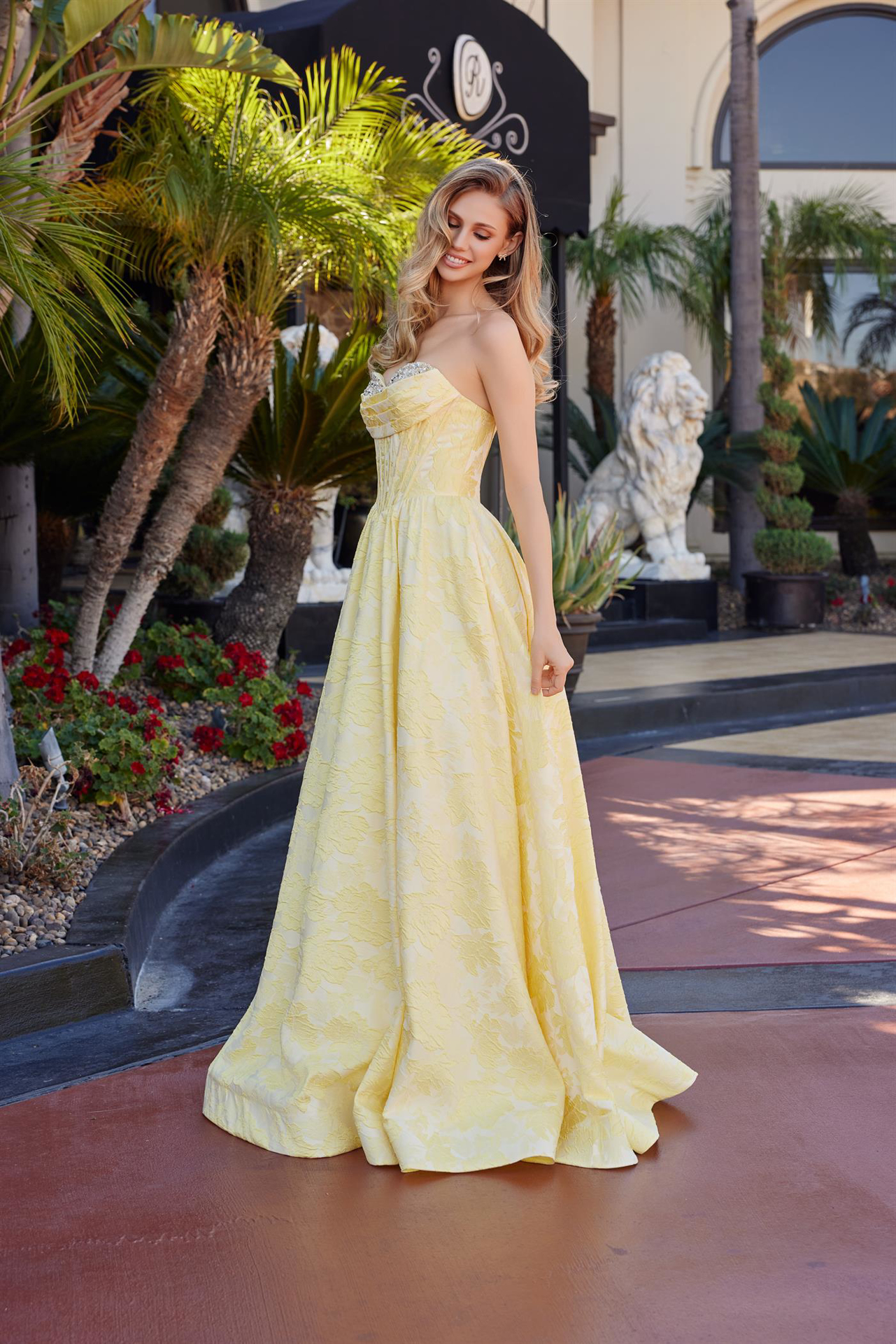 Long Ball Gown In A Jacquard Material With A Sweetheart Bust Prom Dress #T1912