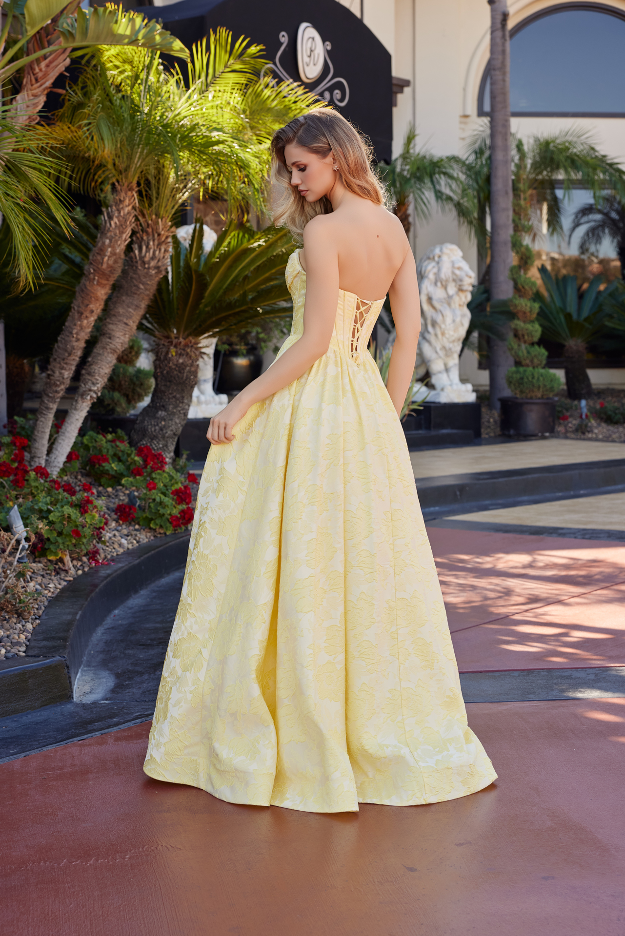Long Ball Gown In A Jacquard Material With A Sweetheart Bust Prom Dress #T1912