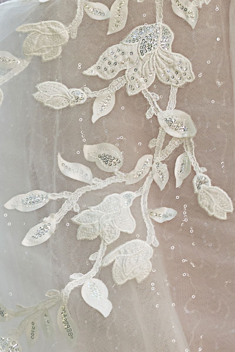 Romantic Strapless Illusion Plunge V-Neck 3d Floral Lace Wedding Dress #WL070