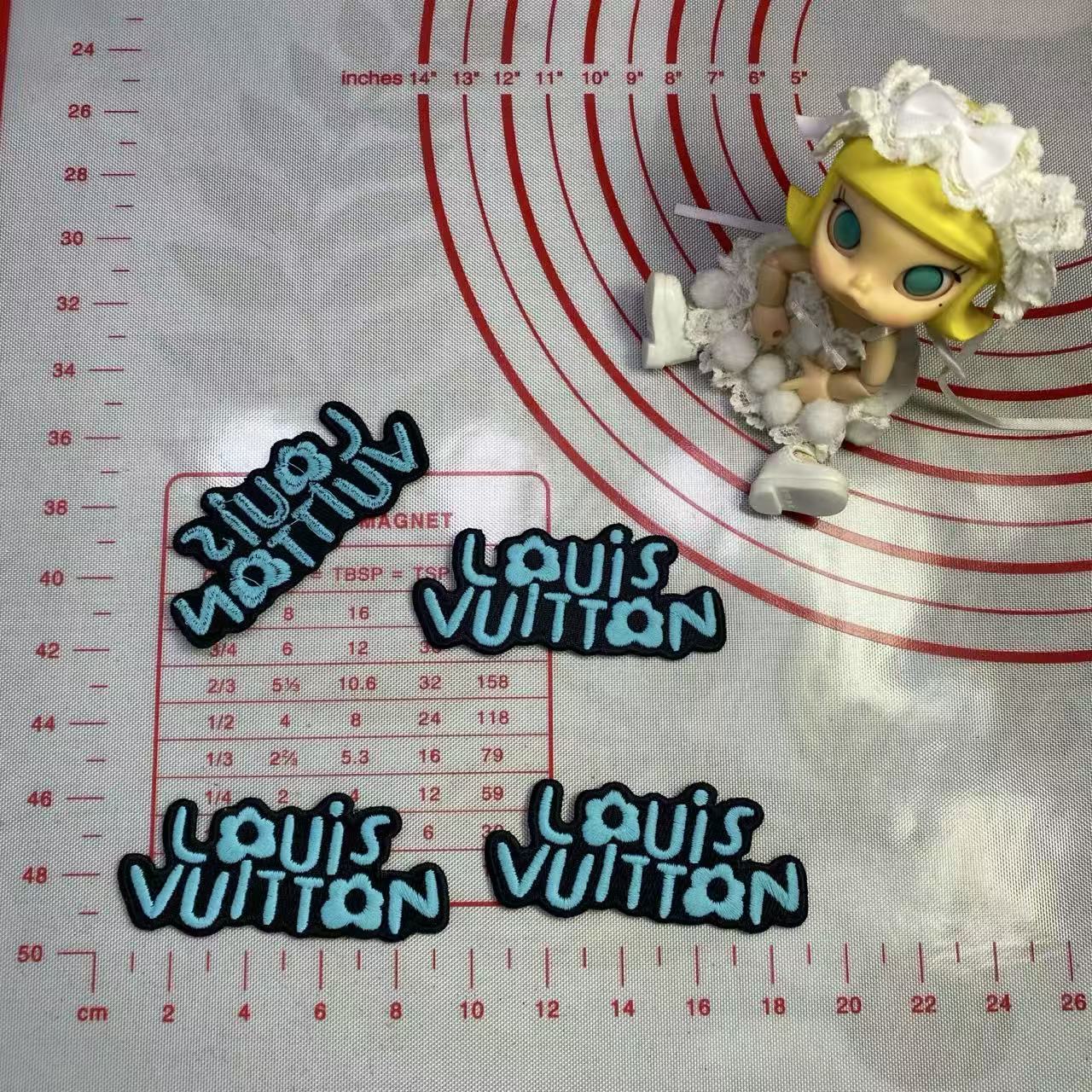 Medium/Small (Sewing) L square&Medal leather Patches