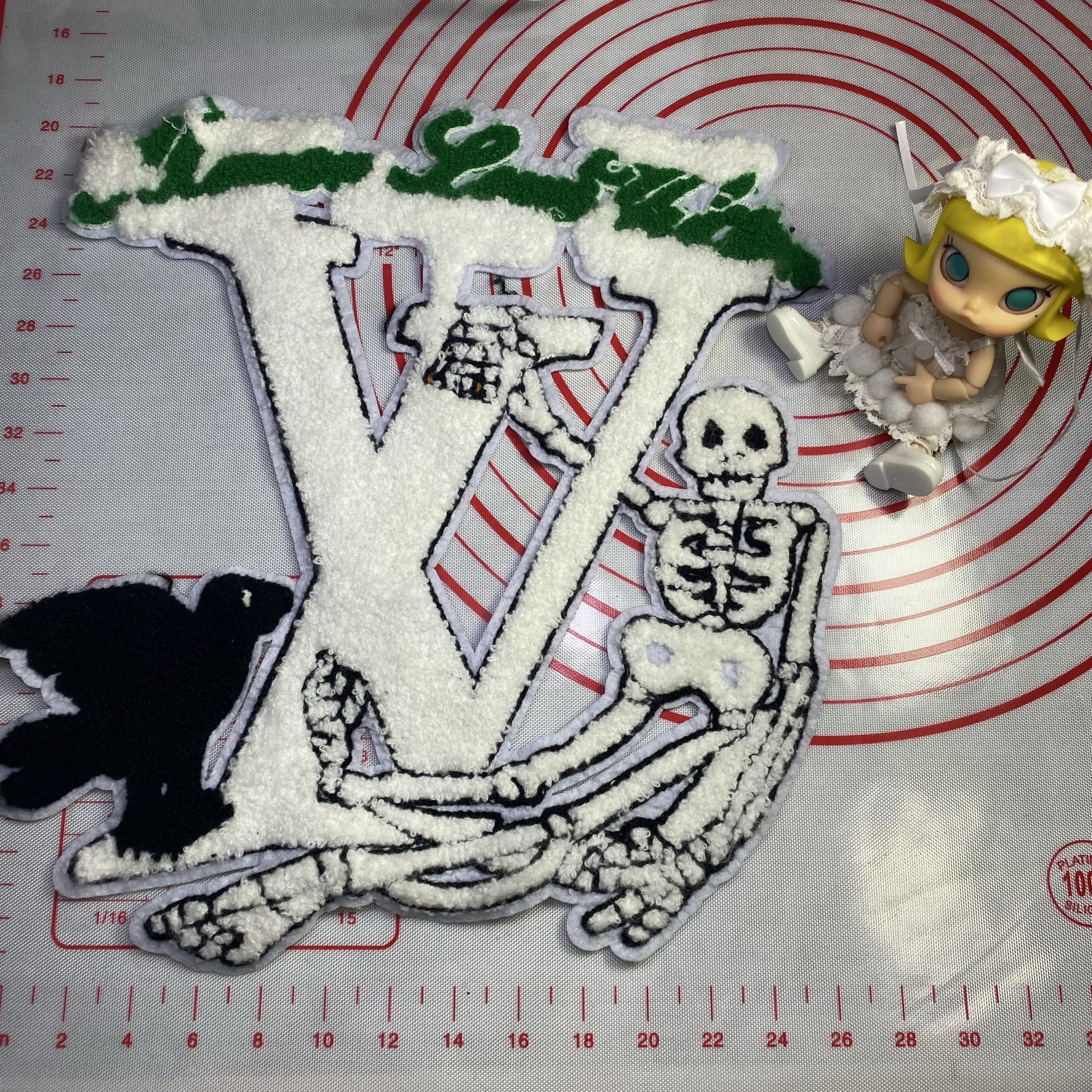 Large (sewing) L orphan product can't be replenished different styles Patches