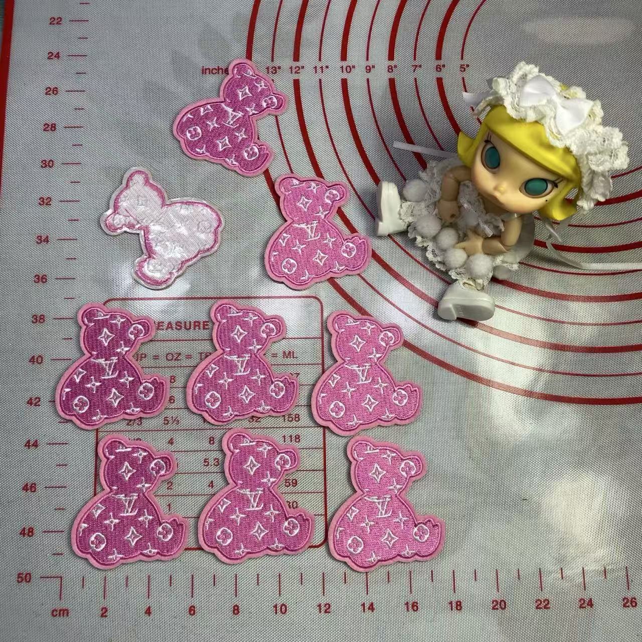 Medium/Small (Iron-on) L KT cat Patches 