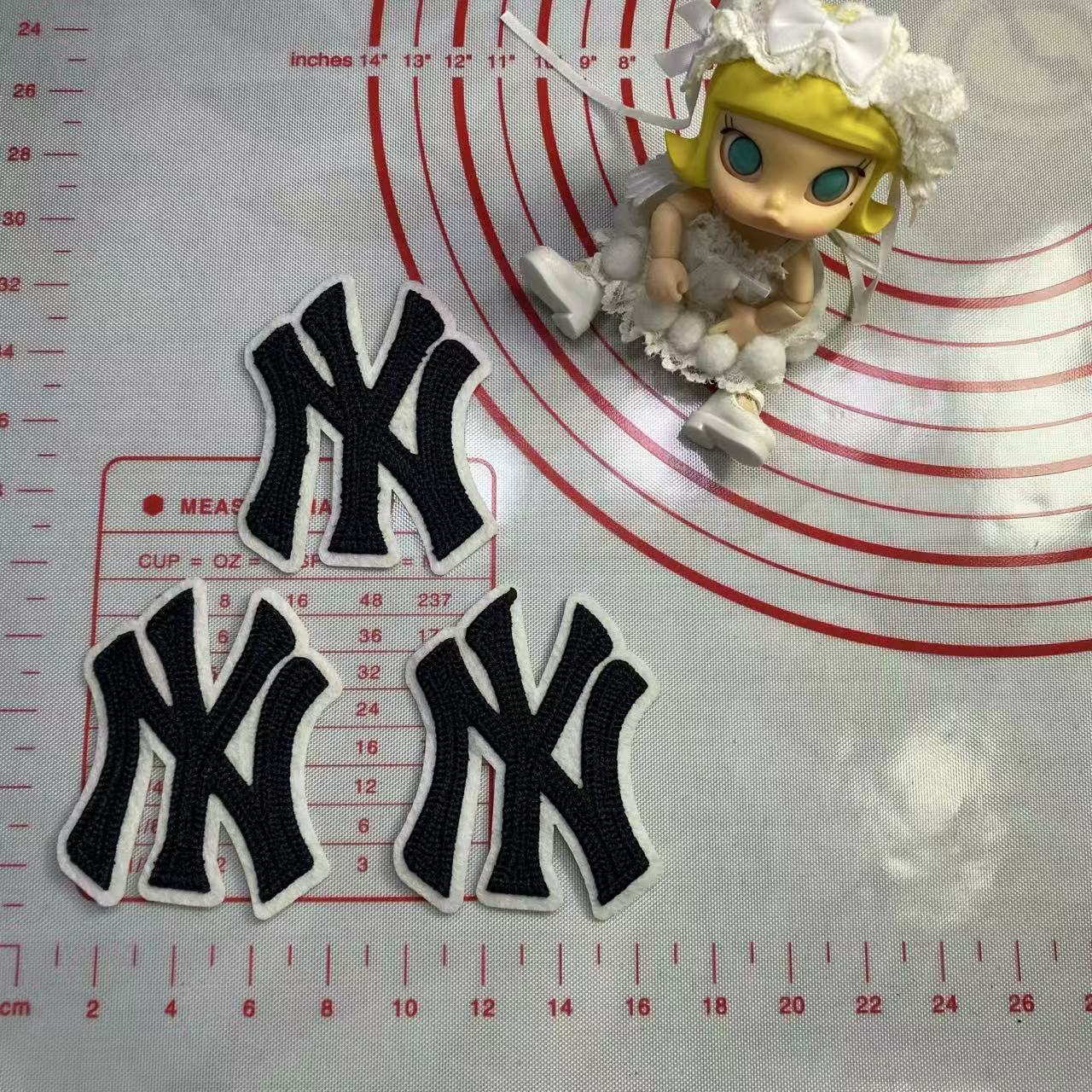 Medium/small (sewing) NY hat letter cloth patch