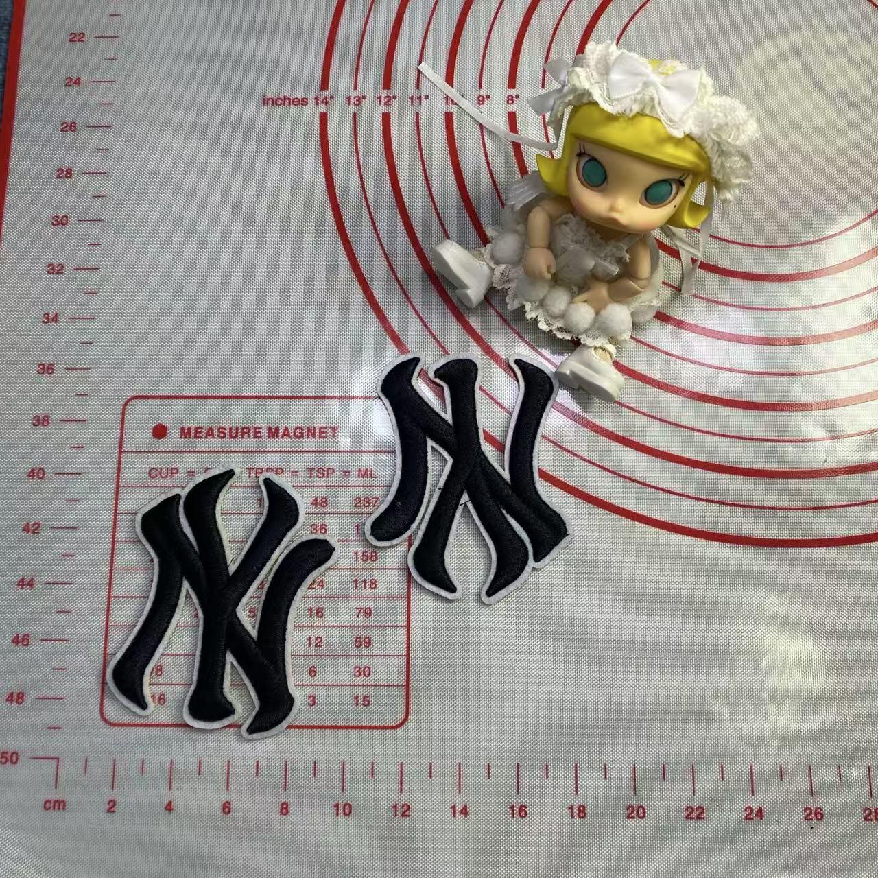 Medium/small (sewing) NY hat letter cloth patch