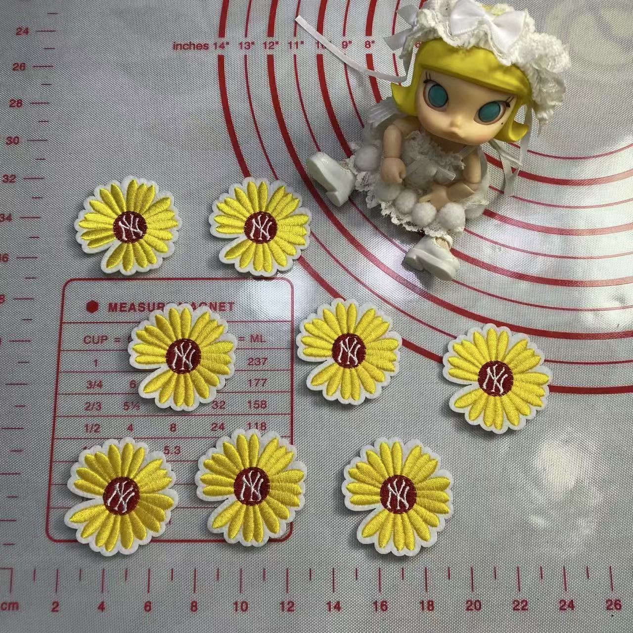 Medium/small (sewing) NY hat letter cloth patch