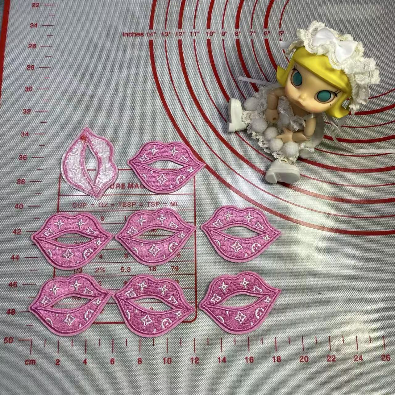 Medium/Small (Iron-on) L KT cat Patches 