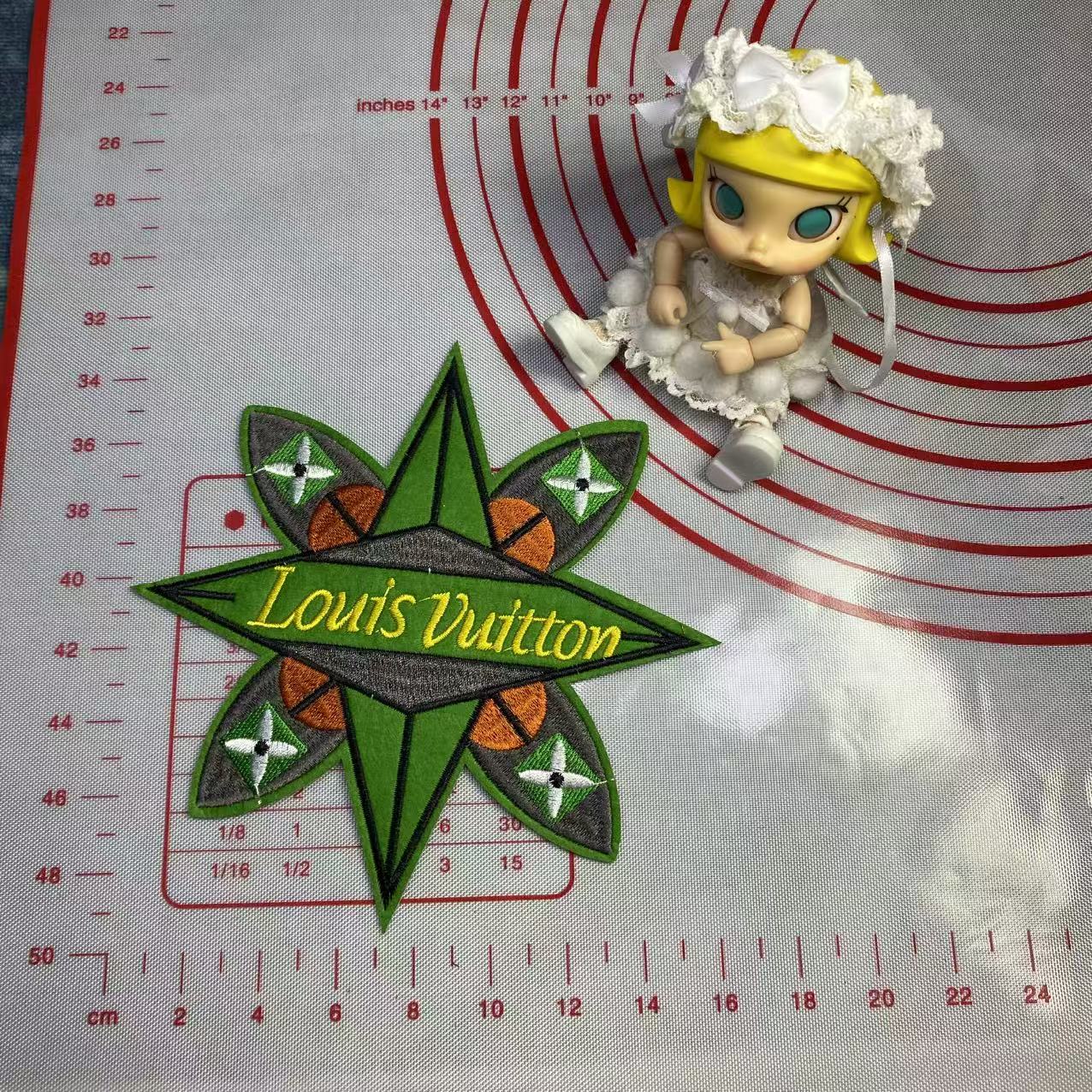  Large (Iron-on) L Happy leaf&tongue Patches    