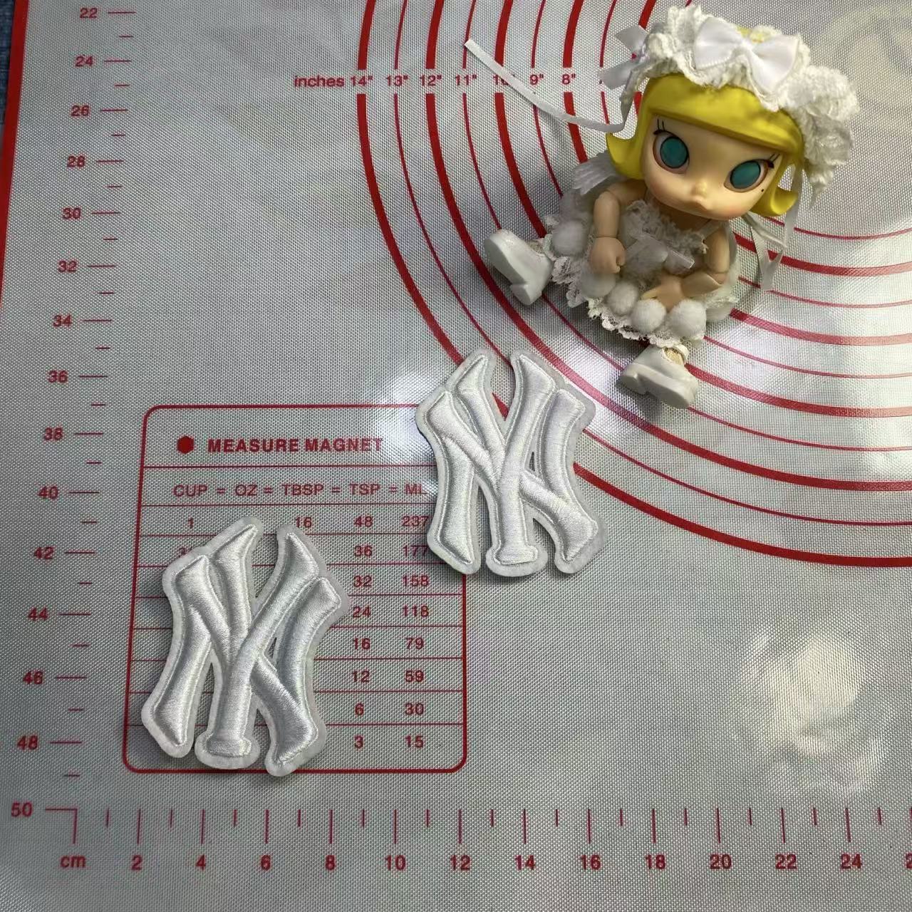 Medium/small (sewing) NY hat letter cloth patch