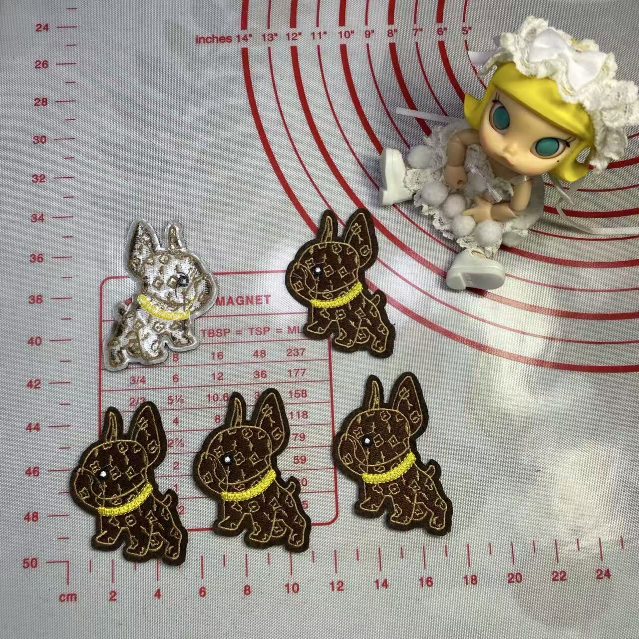 Medium/Small (Iron-on) L KT cat Patches 