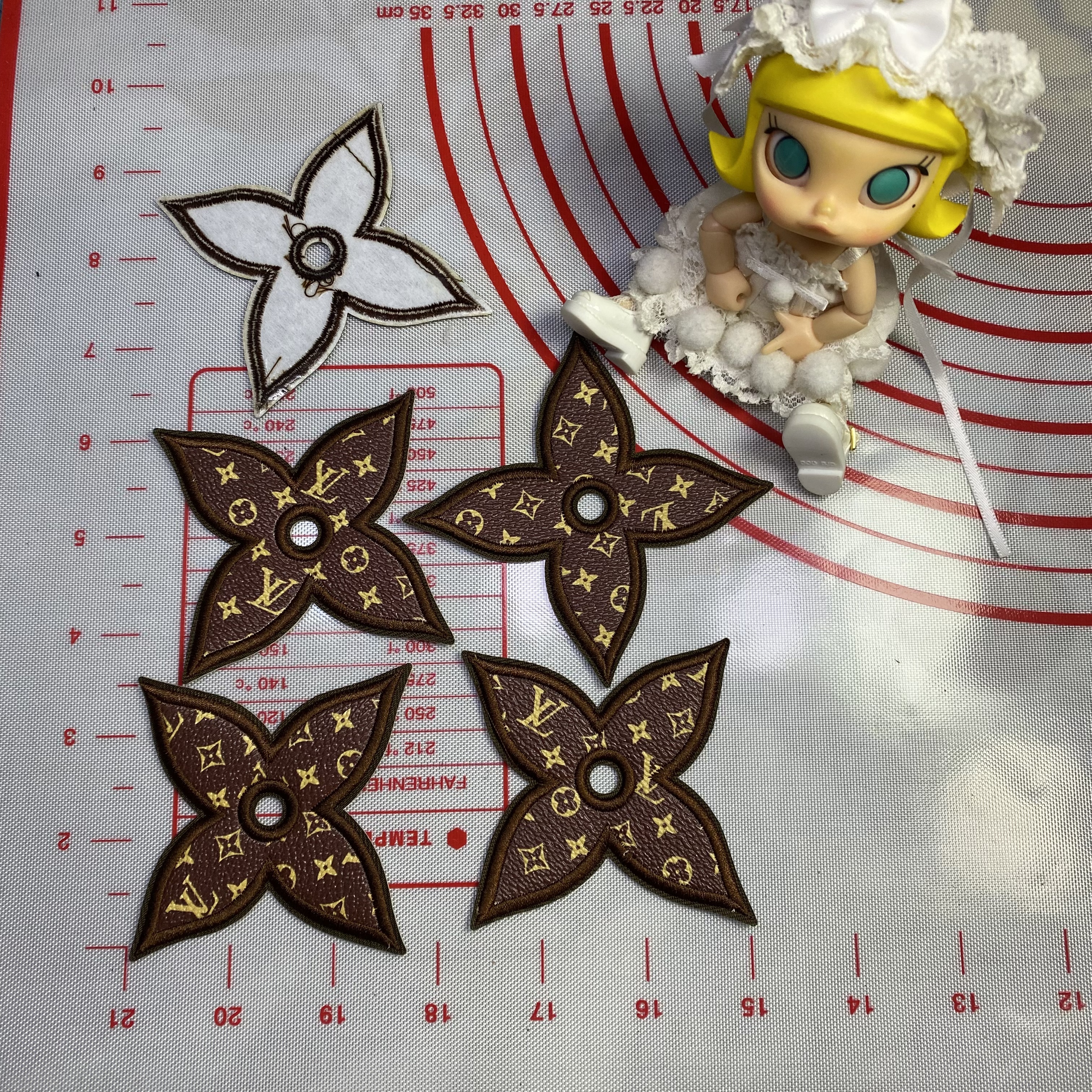 Medium (Iron-on) L  Letter  Artificial leathe Patches