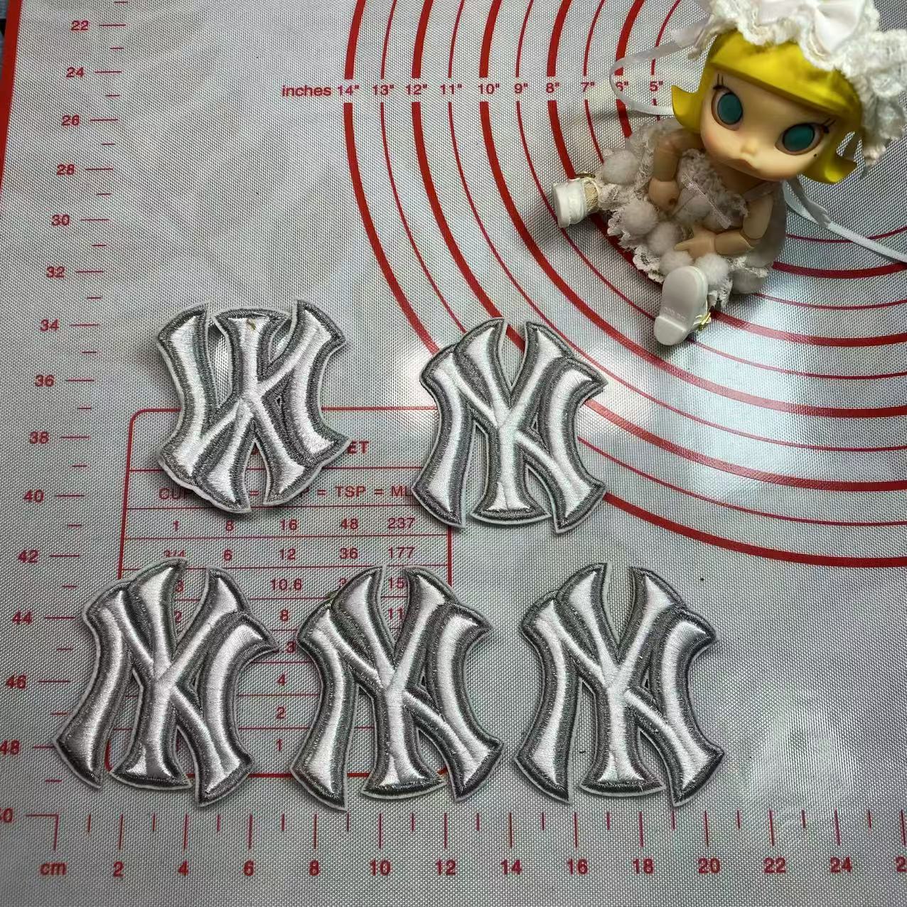 Medium/small (ironing) NY hat letter cloth patch