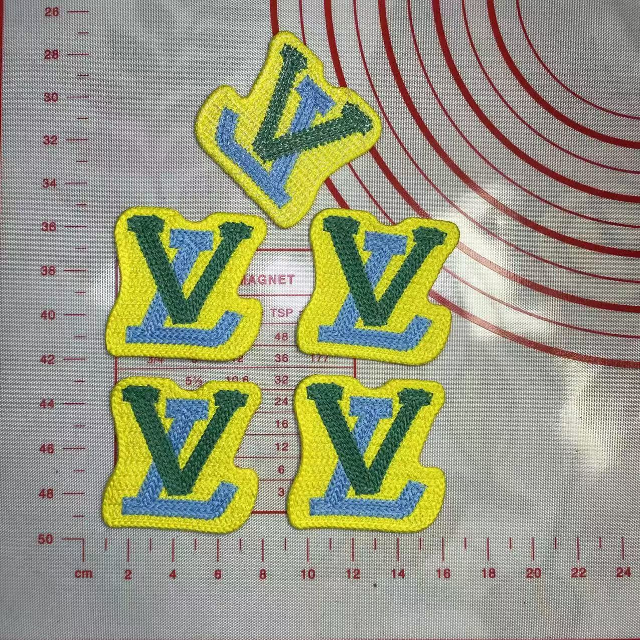 Medium/Small (Sewing) L square&Medal leather Patches