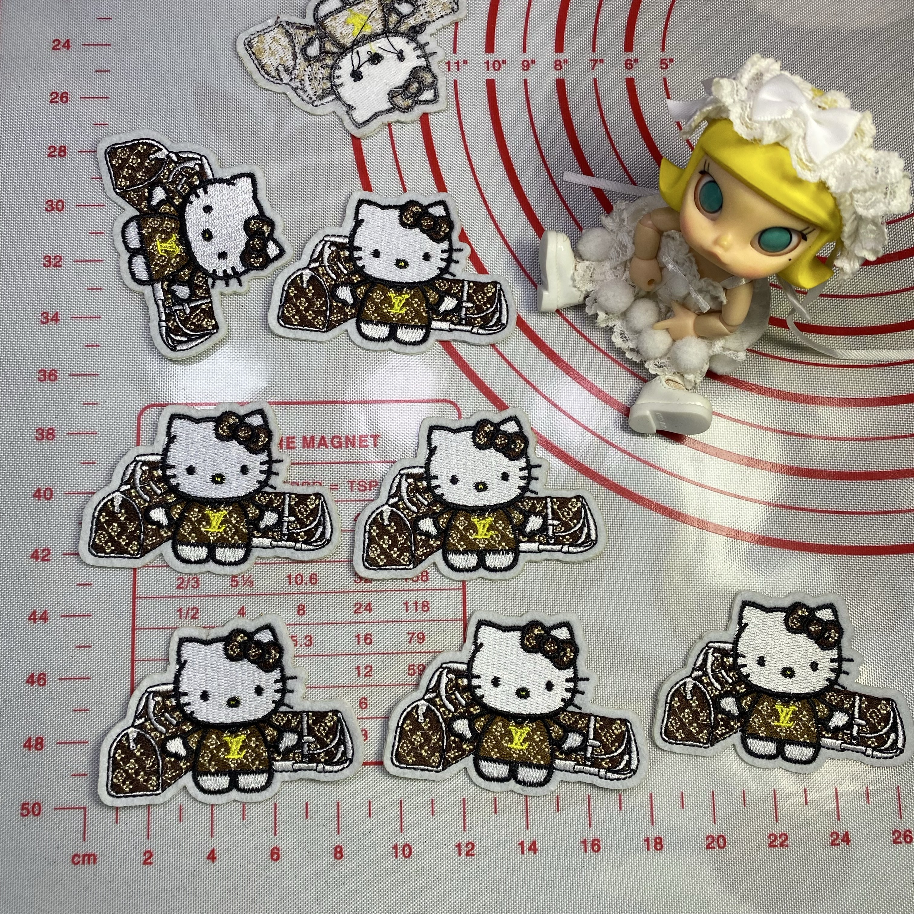 Medium/Small (Iron-on) L KT cat Patches 