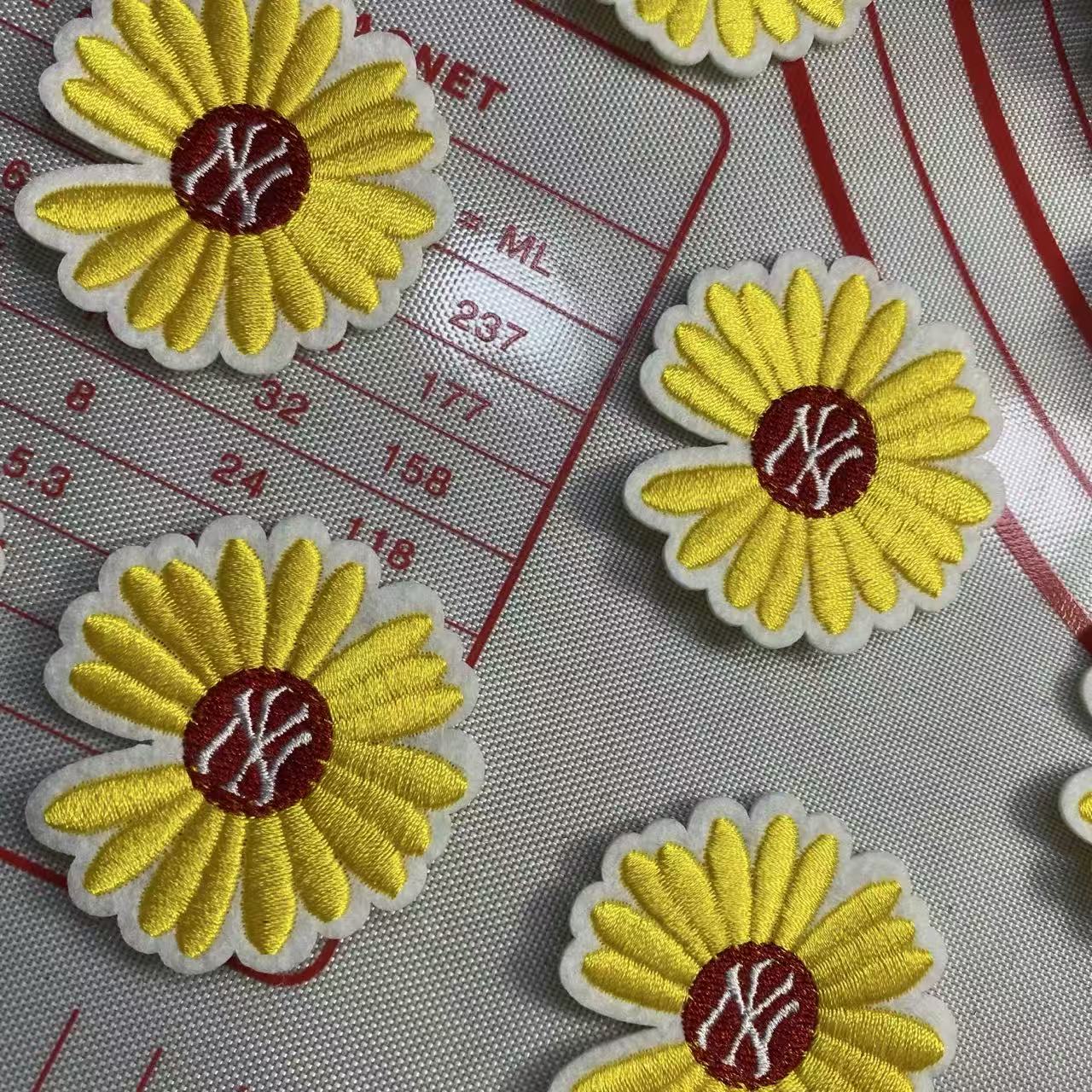 Medium/small (sewing) NY hat letter cloth patch