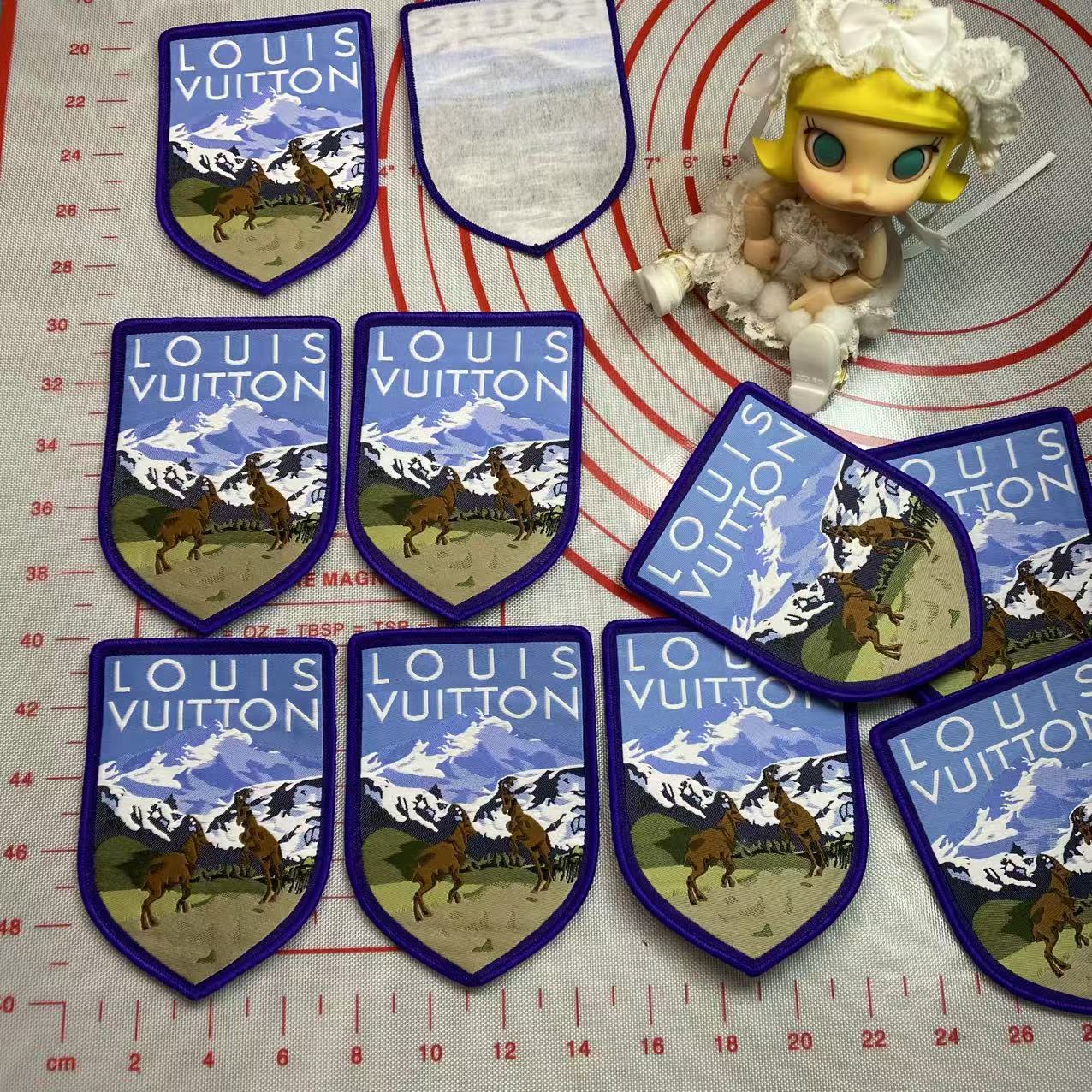 Medium/Small (Sewing) L square&Medal leather Patches