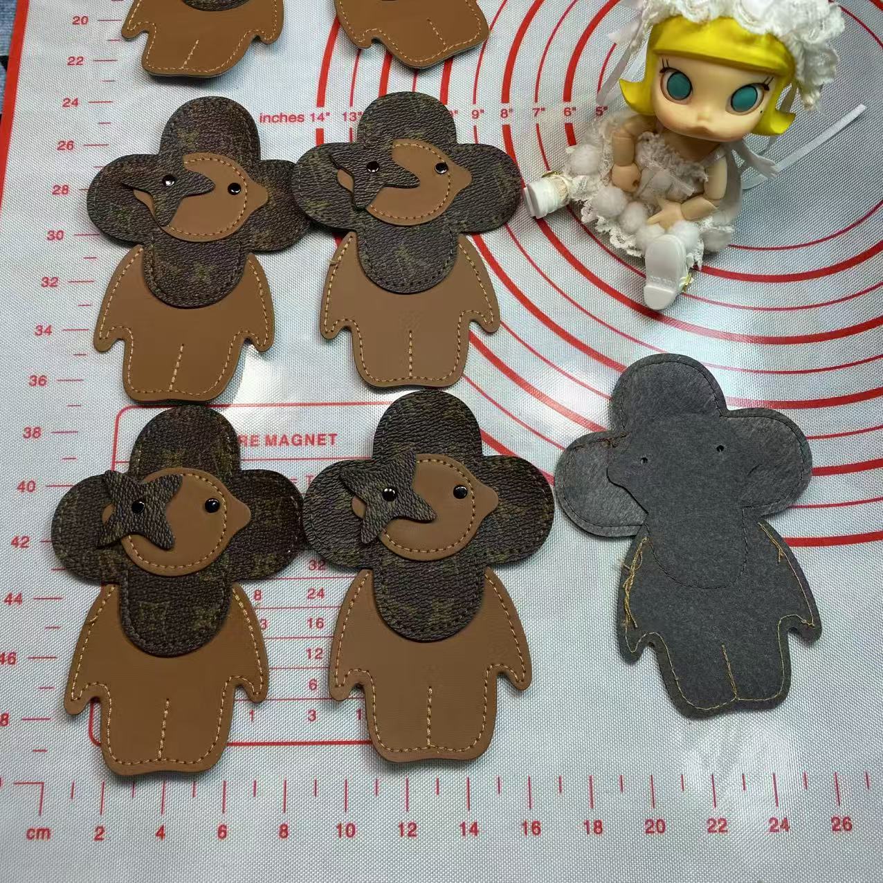 Medium ((Sewing) L Vivian flower leathe Patches