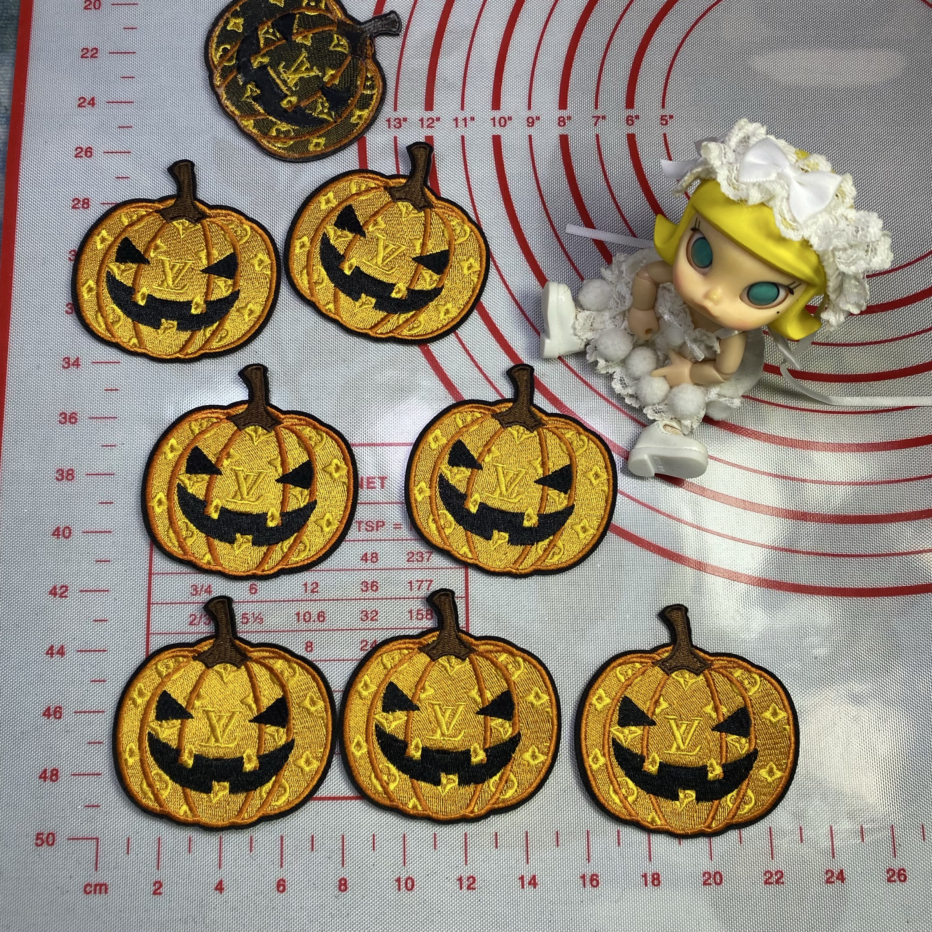 Medium/Small (Iron-on) L KT cat Patches 