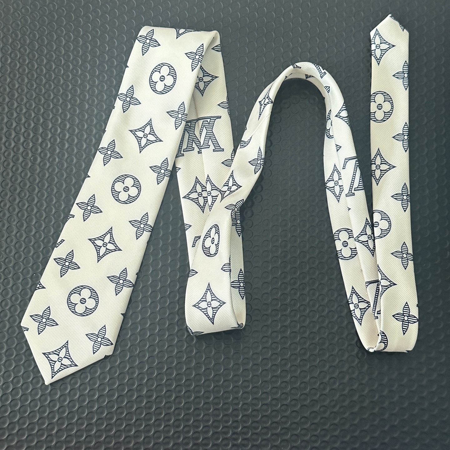 2:Long size Tie mix logo