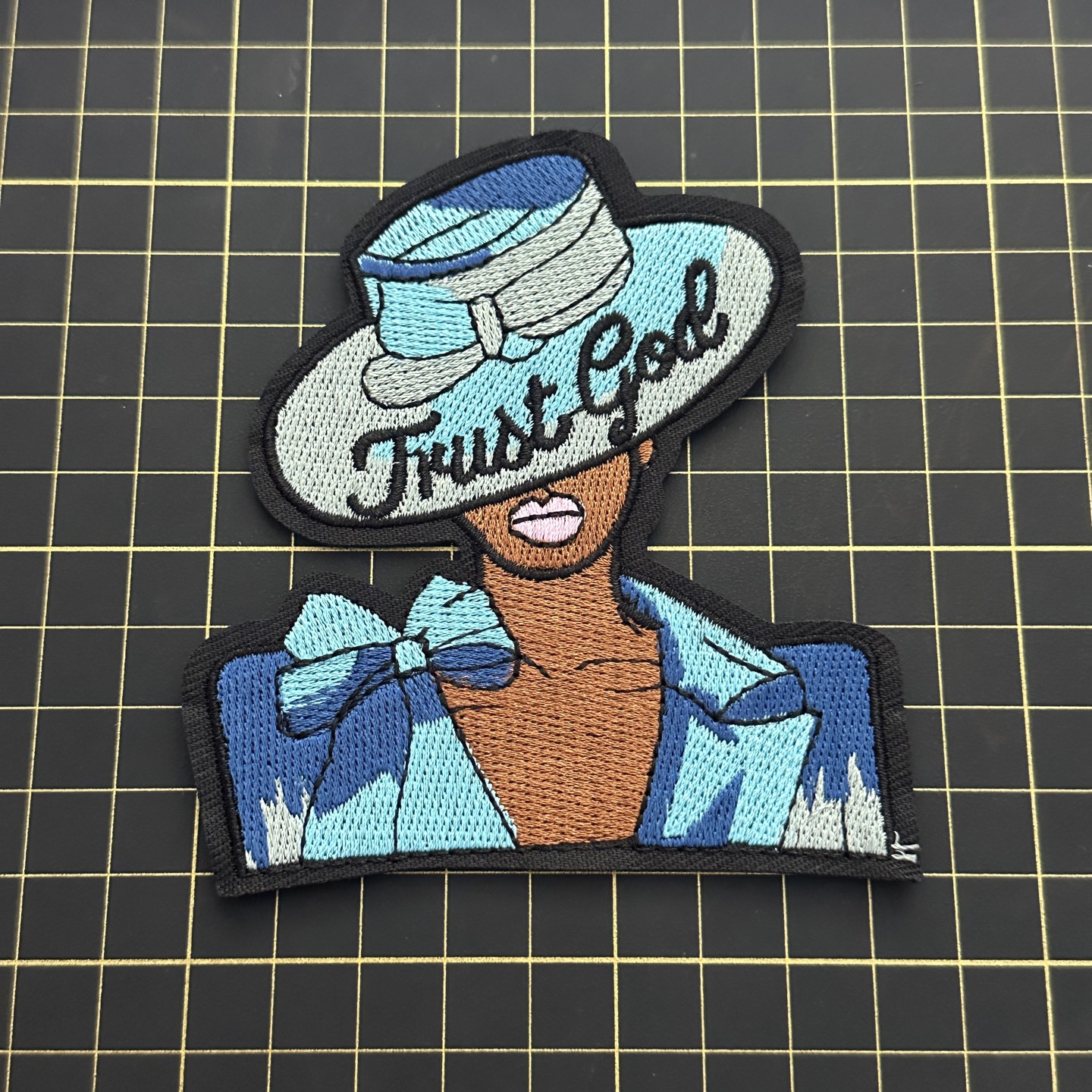3 Word :Praying Lady patch (iron)