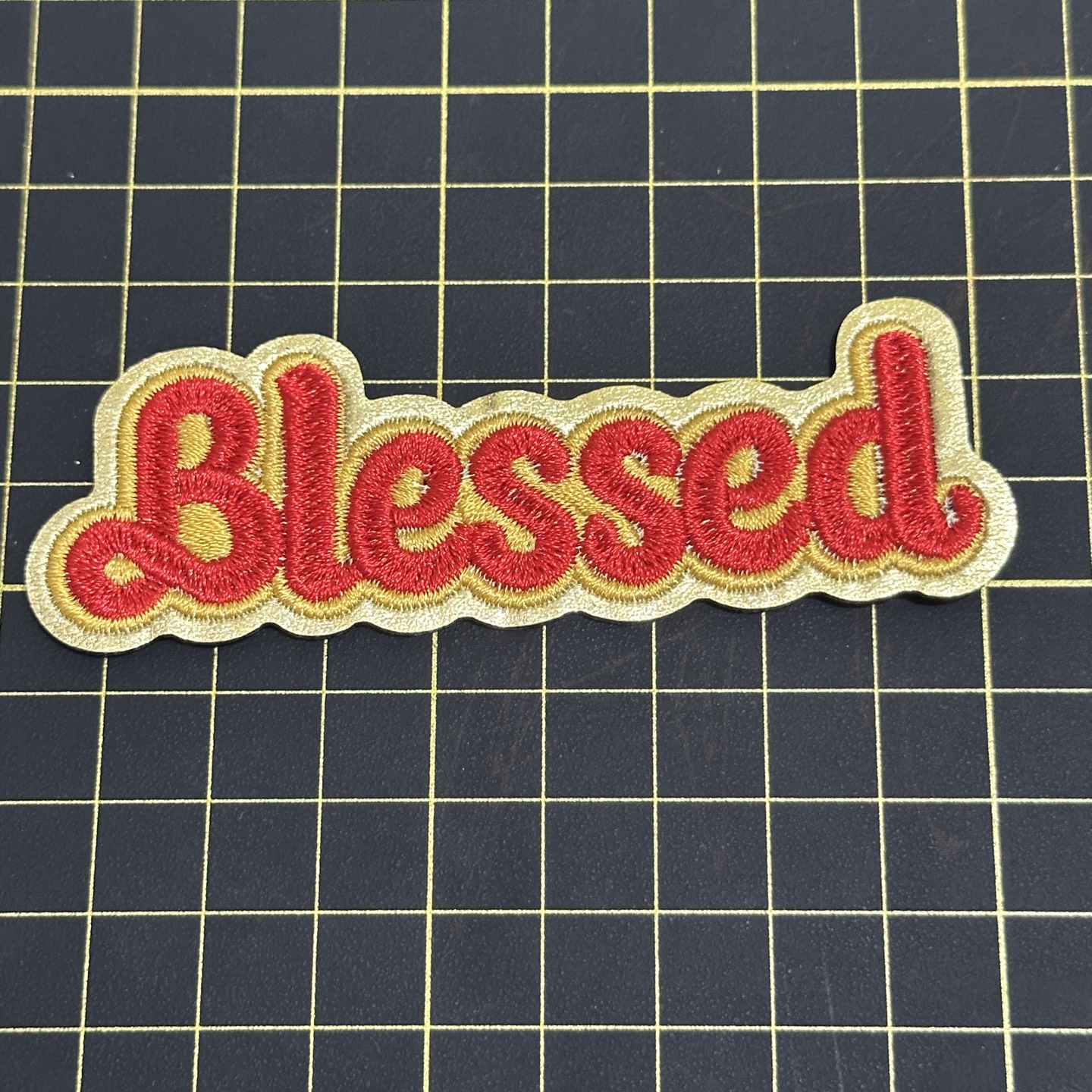 3 Word :Praying Lady patch (iron)