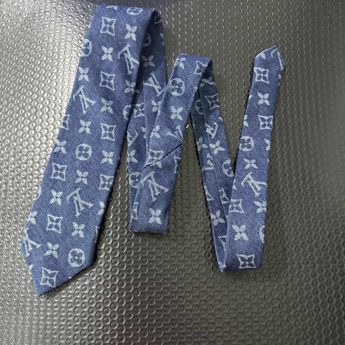 4:Long size Tie mix logo