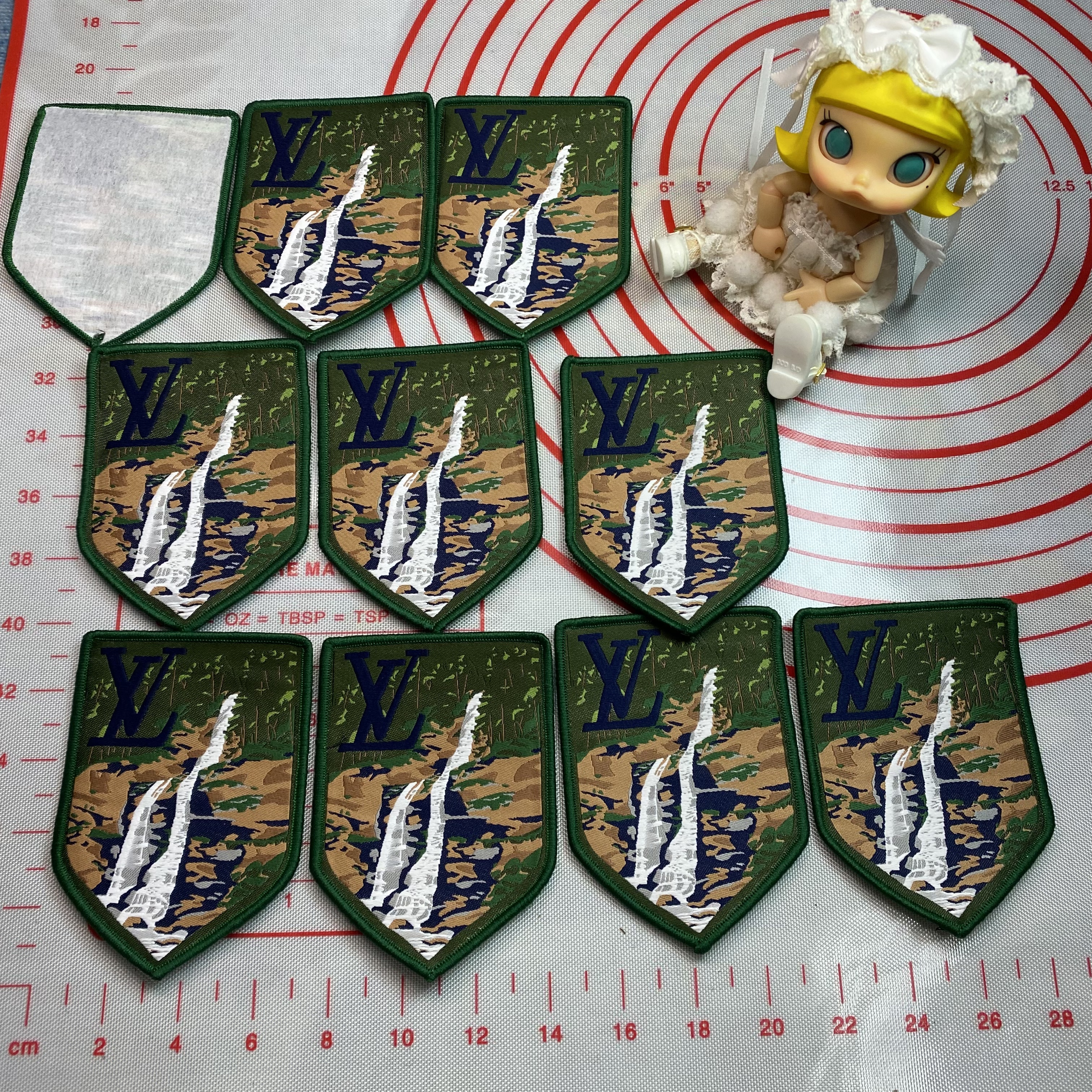 Medium/Small (Sewing) L square&Medal leather Patches