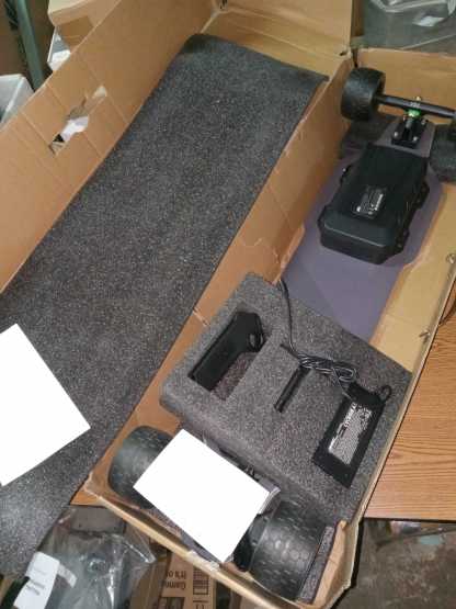 Second-hand, electric skateboard V4 ,The battery is damaged and needs to be replaced.