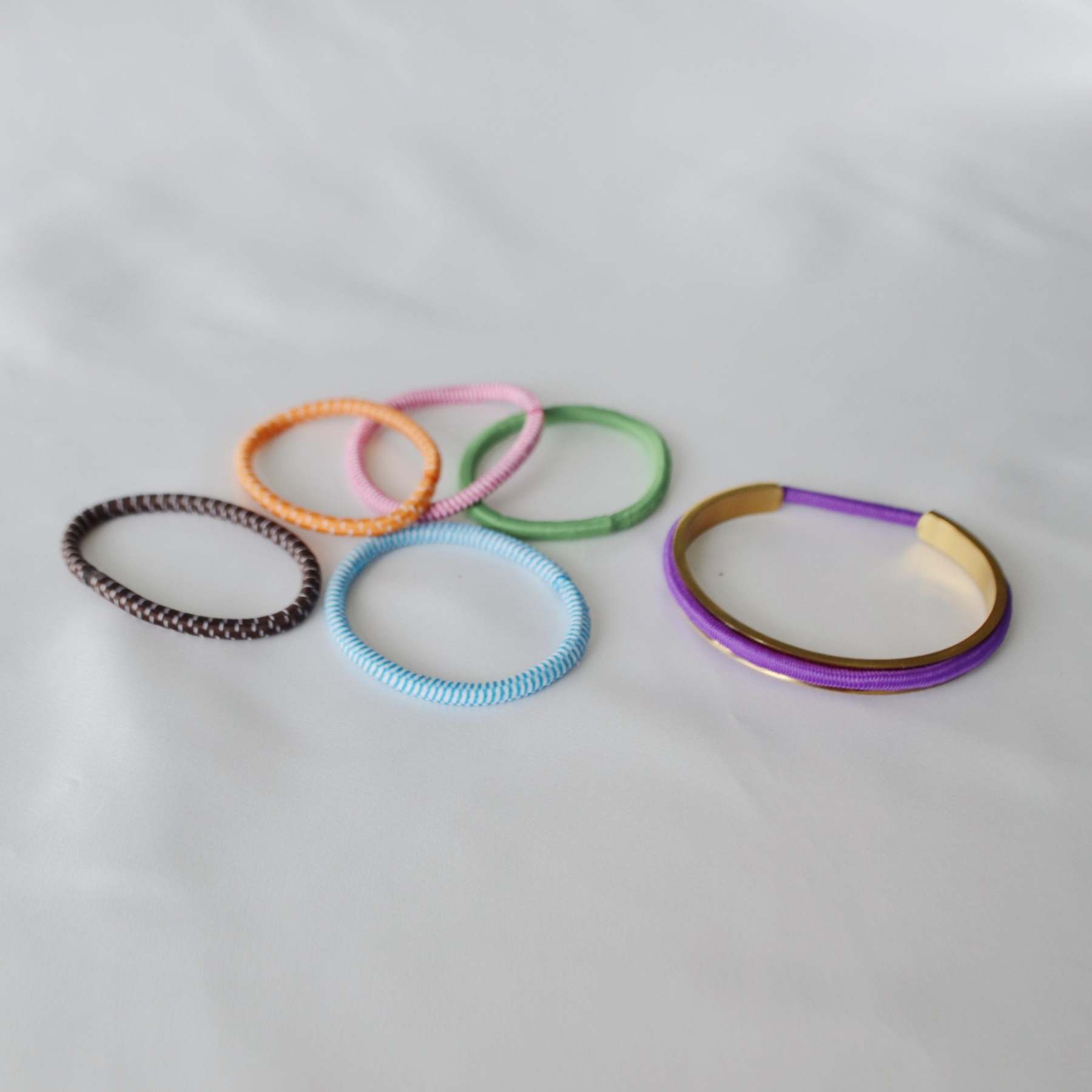 Viyio Signature Hair Tie Holder Cuff
