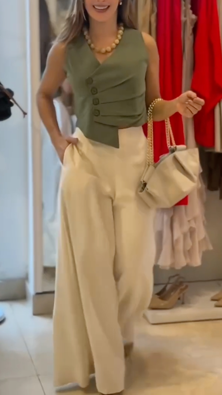 Women's High V-Neck Pleated Button Vest