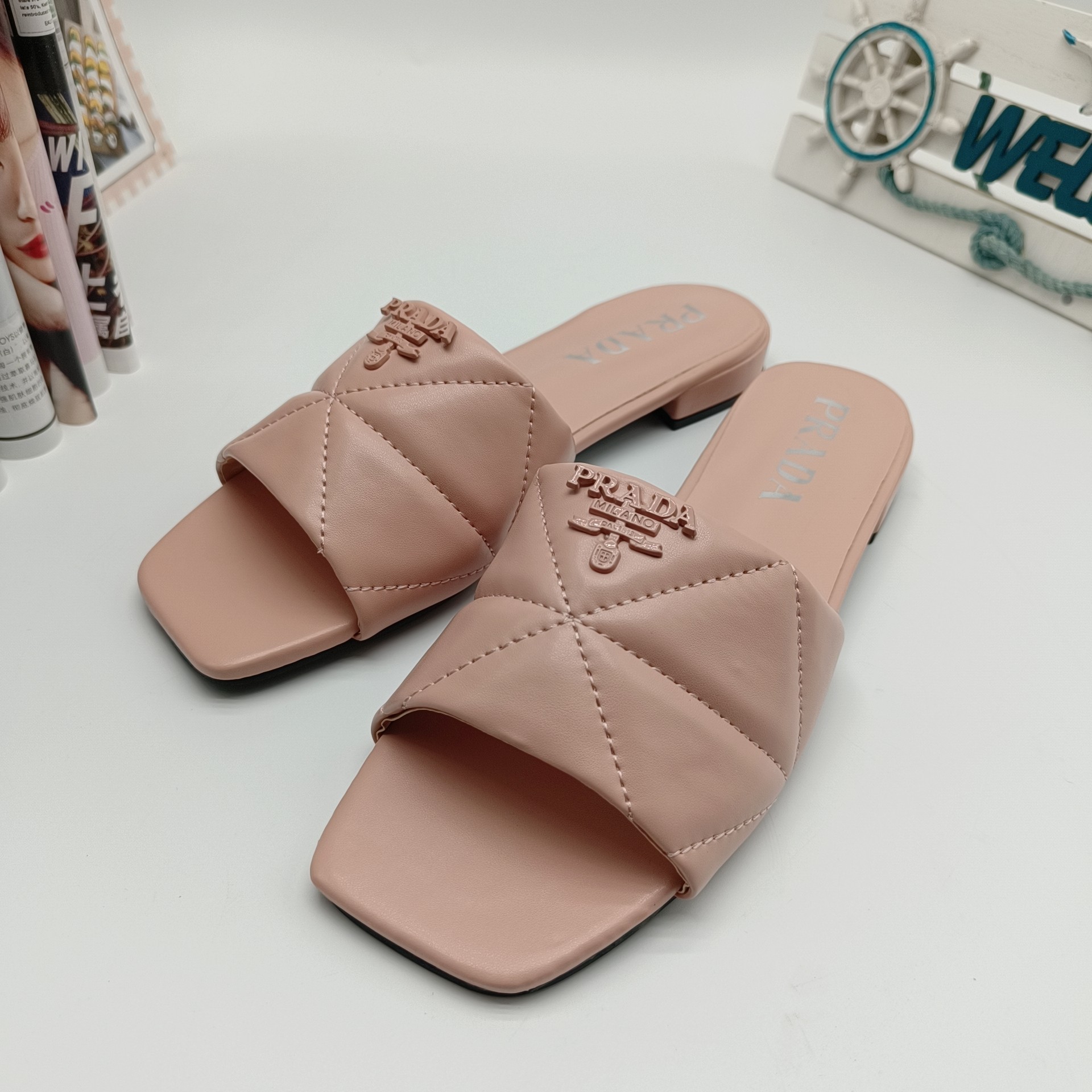 Triangle quilted sandals