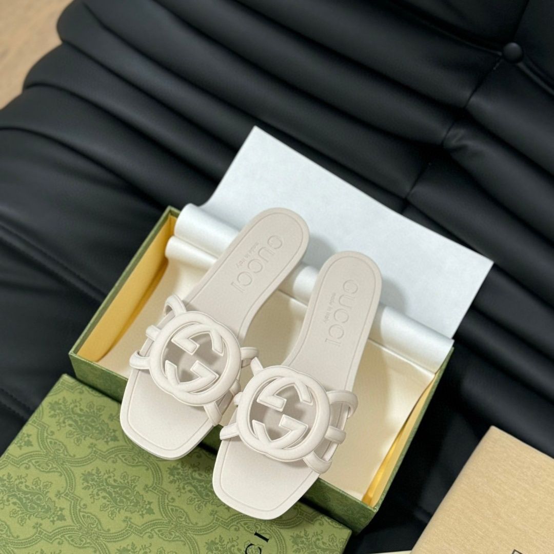 WOMEN'S INTERLOCKING G SLIDE SANDAL