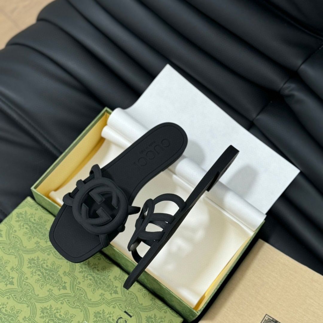 WOMEN'S INTERLOCKING G SLIDE SANDAL