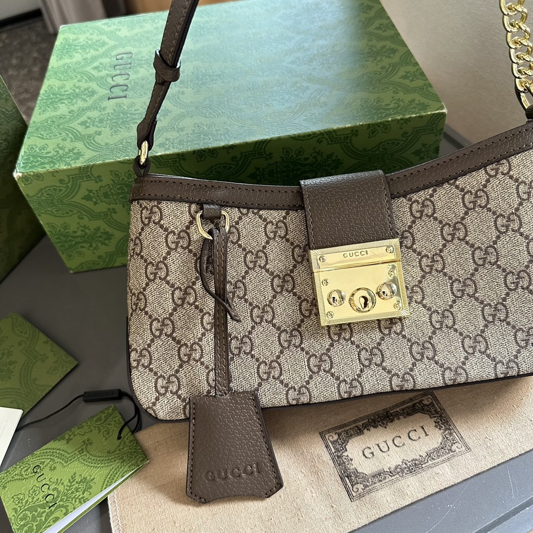 PADLOCK SMALL SHOULDER BAG