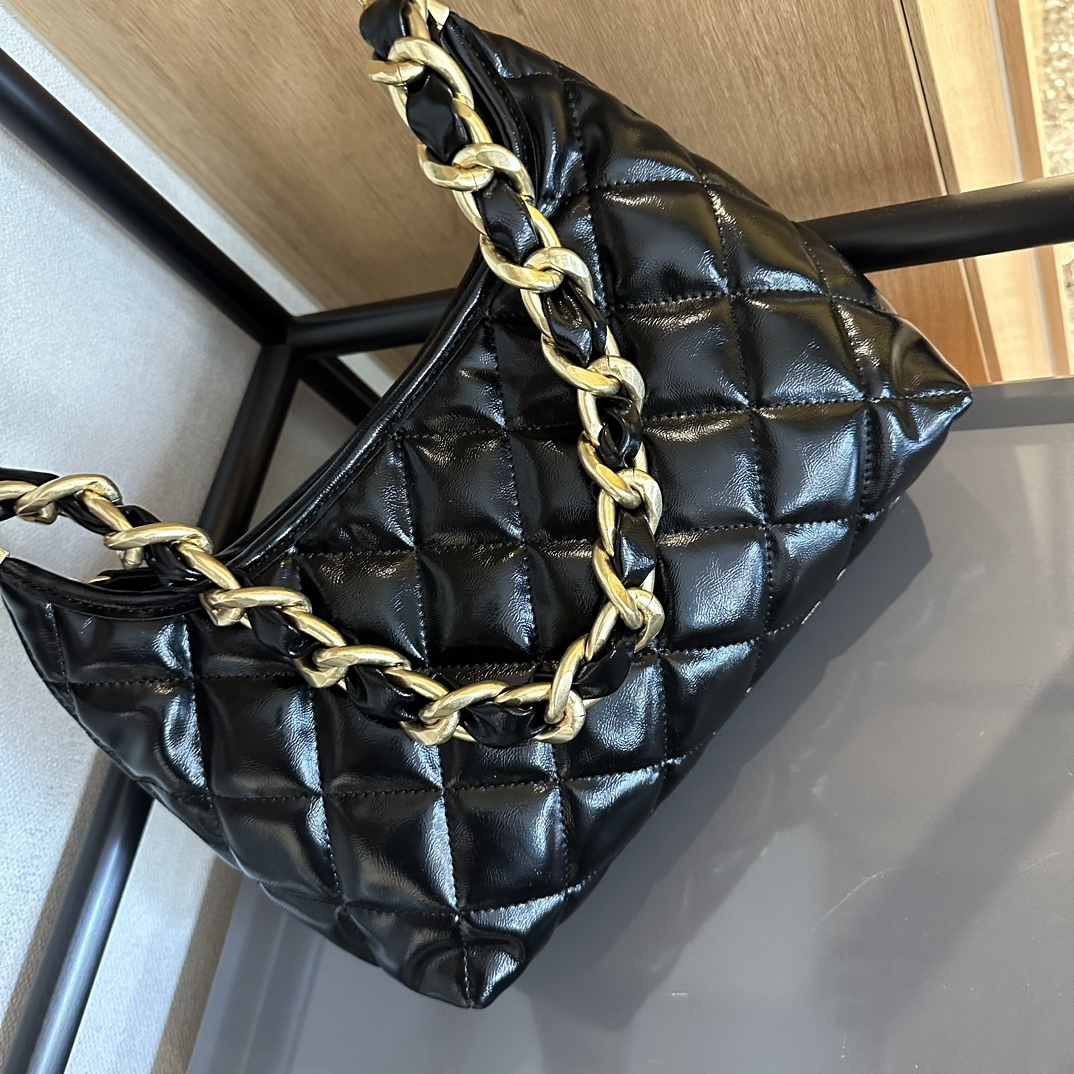 24a hobo bag 23cm white calfskin gold hardware