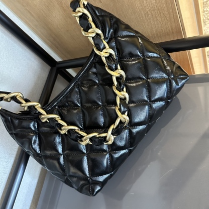 24a hobo bag 23cm white calfskin gold hardware