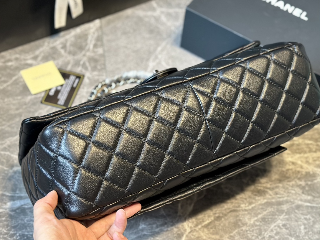 Lambskin Classic Maxi Jumbo Flap Bag