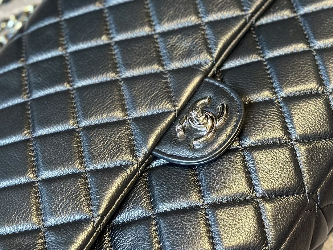 Lambskin Classic Maxi Jumbo Flap Bag