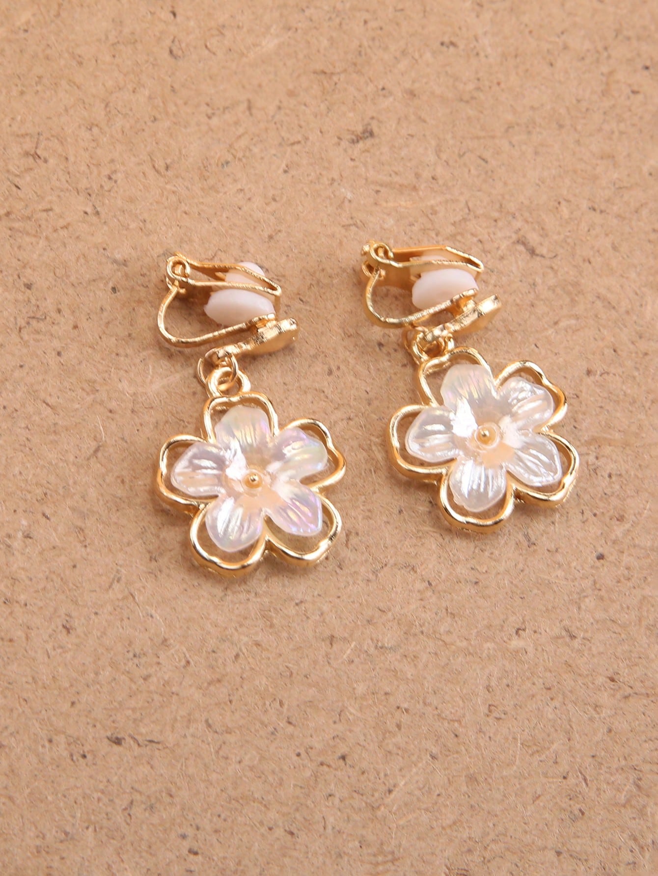 1pair Fashionable Zinc Alloy Flower Decor Clip On Earrings For Women For Daily Decoration