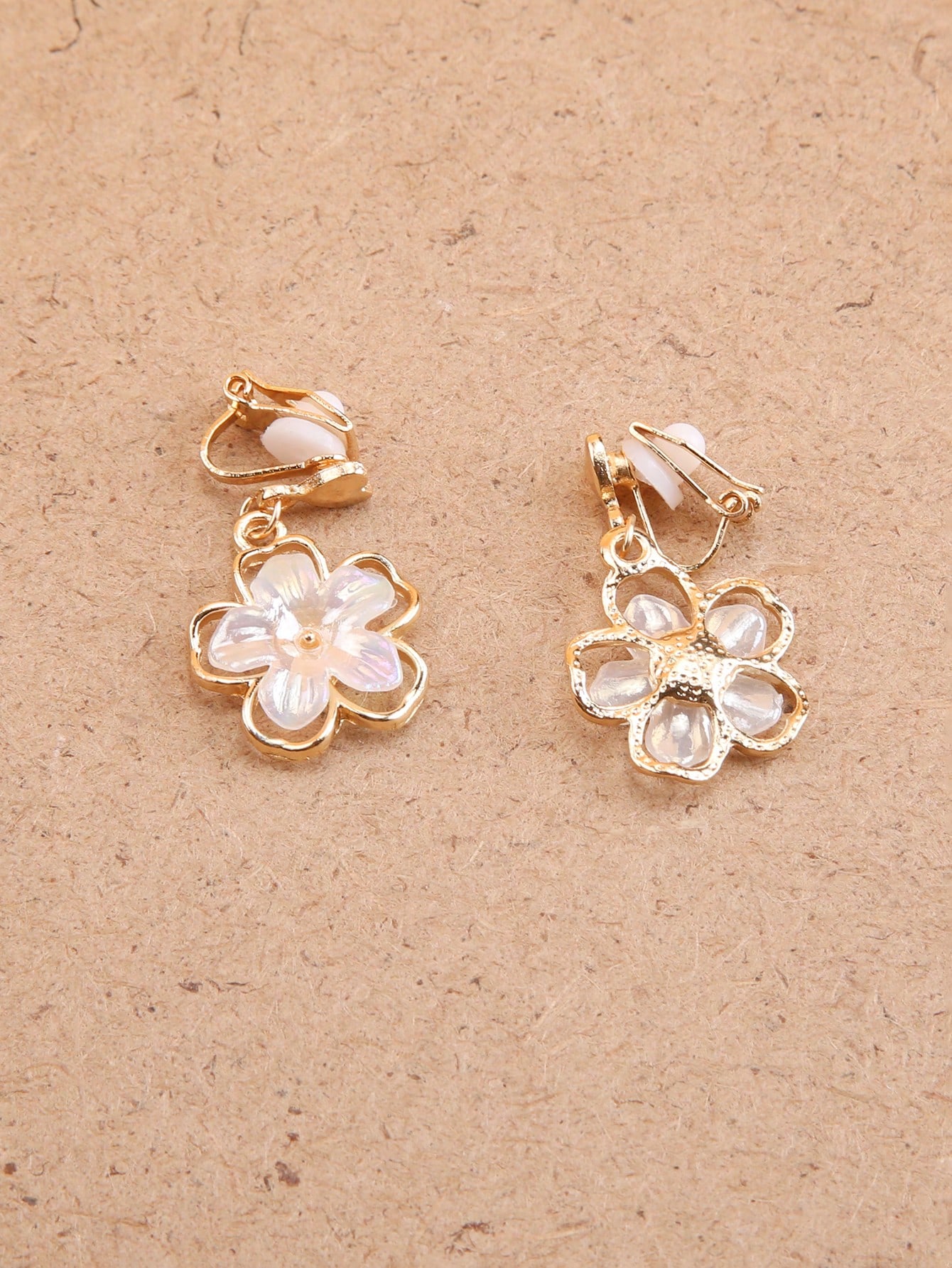 1pair Fashionable Zinc Alloy Flower Decor Clip On Earrings For Women For Daily Decoration