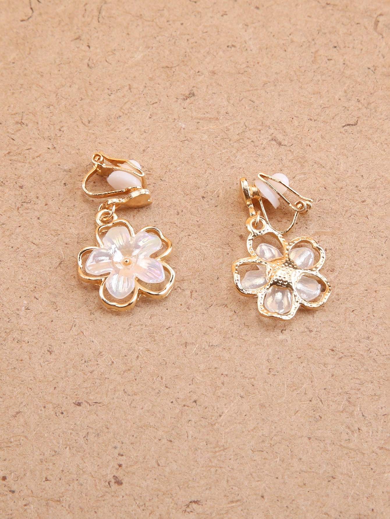 1pair Fashionable Zinc Alloy Flower Decor Clip On Earrings For Women For Daily Decoration