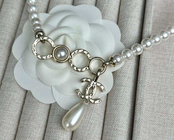 Coco letter pearl chain necklace