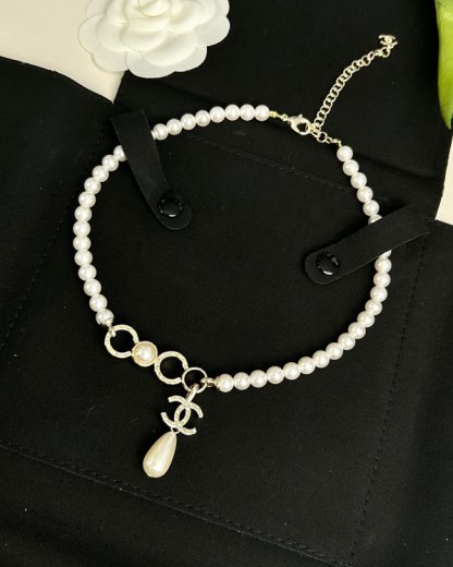 Coco letter pearl chain necklace