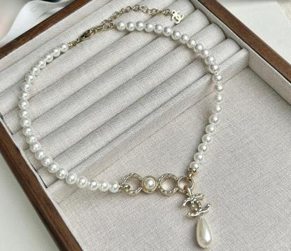 Coco letter pearl chain necklace